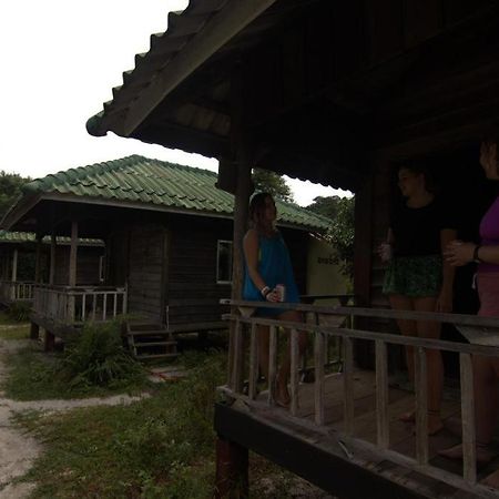 Mad Monkey Koh Rong Samloem Hostel Rongszanlöm-sziget Kültér fotó