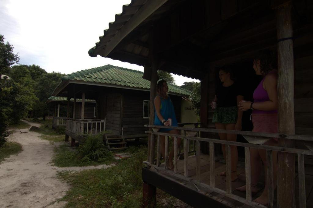 Mad Monkey Koh Rong Samloem Hostel Rongszanlöm-sziget Kültér fotó