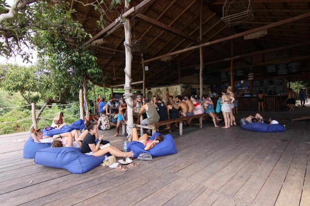 Mad Monkey Koh Rong Samloem Hostel Rongszanlöm-sziget Kültér fotó