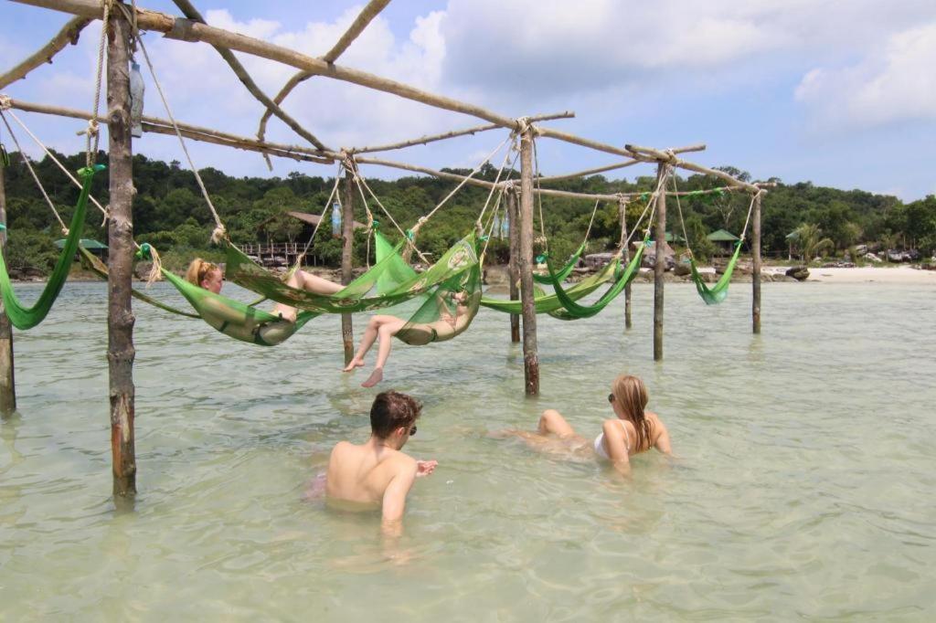 Mad Monkey Koh Rong Samloem Hostel Rongszanlöm-sziget Kültér fotó