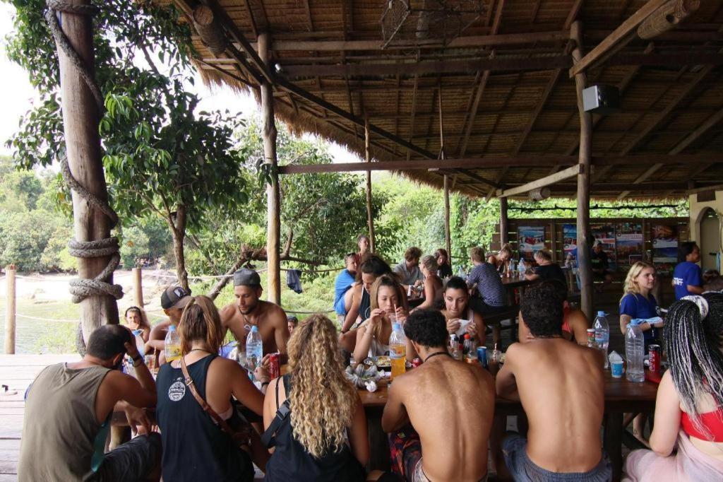 Mad Monkey Koh Rong Samloem Hostel Rongszanlöm-sziget Kültér fotó