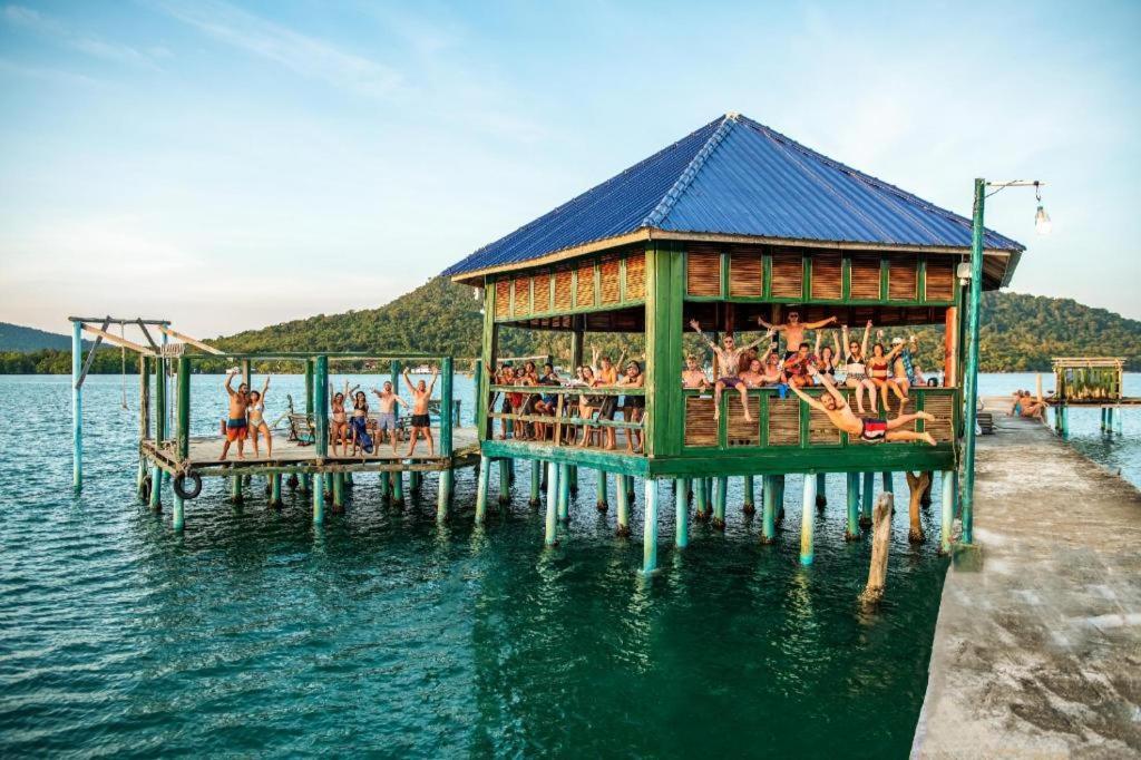 Mad Monkey Koh Rong Samloem Hostel Rongszanlöm-sziget Kültér fotó